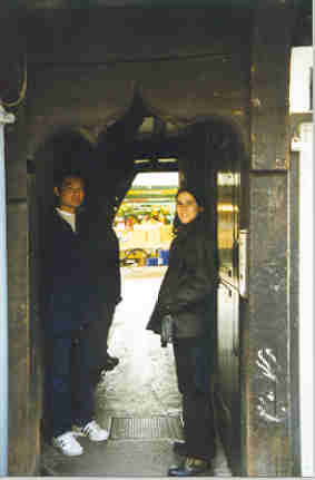 Carolina & Shiina in a small passage
